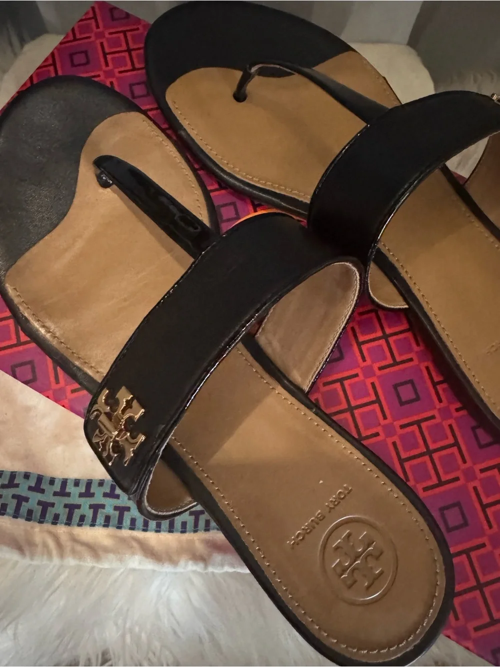 Tory Burch Kira Thong Sandals Calf Leather/Patent Perfect Blk 8.5